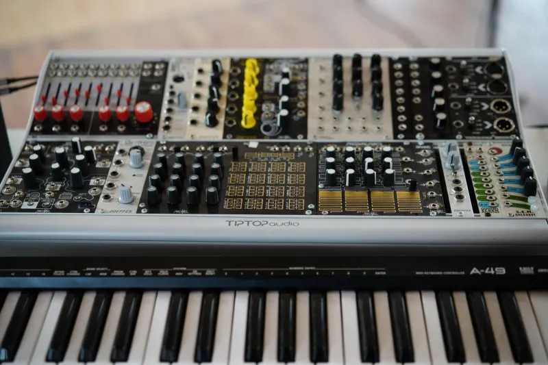 Bedroom Architects: How DIY Producers Are Using Open-Source Tools to Rewire the Dark Music Industry